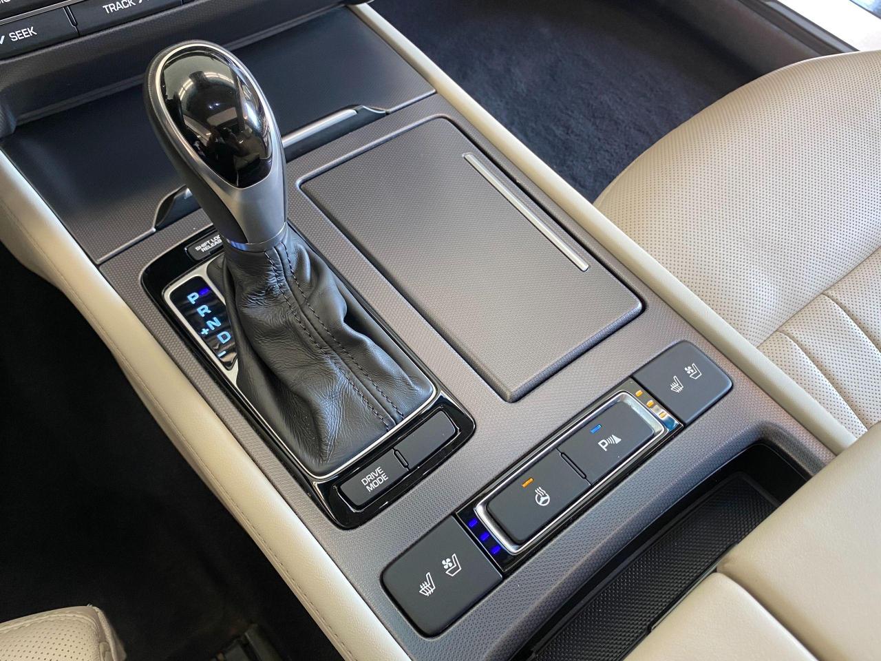 2016 Hyundai Genesis Luxury AWD+Cooled Seats+Apple Play+ACCIDENT FREE - Photo #37