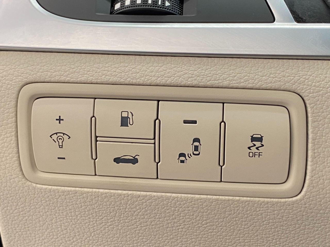 2016 Hyundai Genesis Luxury AWD+Cooled Seats+Apple Play+ACCIDENT FREE - Photo #39