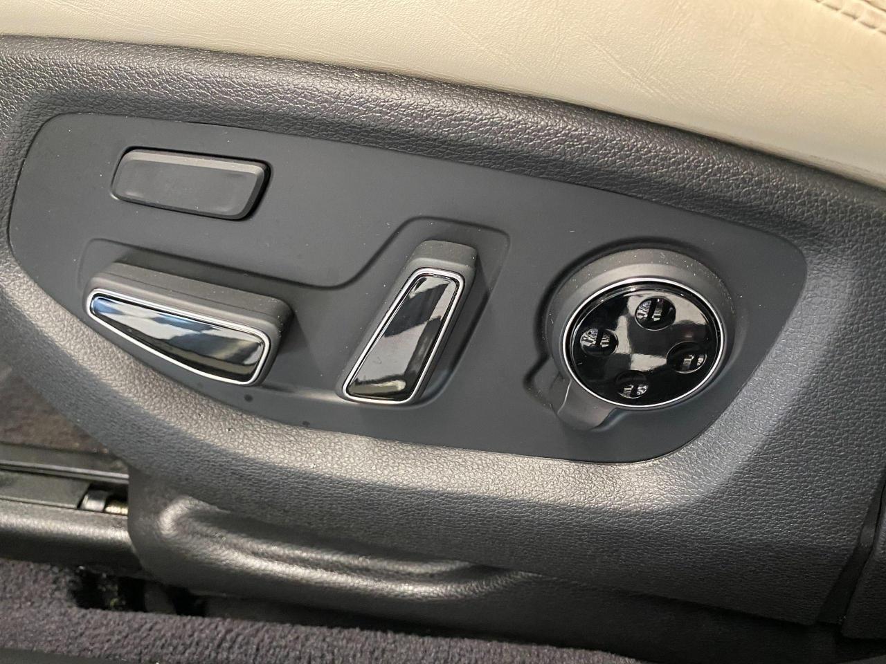 2016 Hyundai Genesis Luxury AWD+Cooled Seats+Apple Play+ACCIDENT FREE - Photo #46