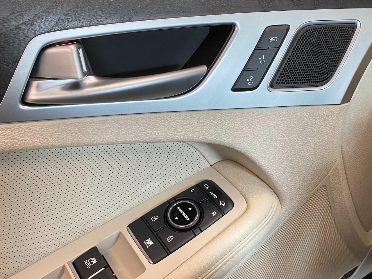 2016 Hyundai Genesis Luxury AWD+Cooled Seats+Apple Play+ACCIDENT FREE - Photo #59
