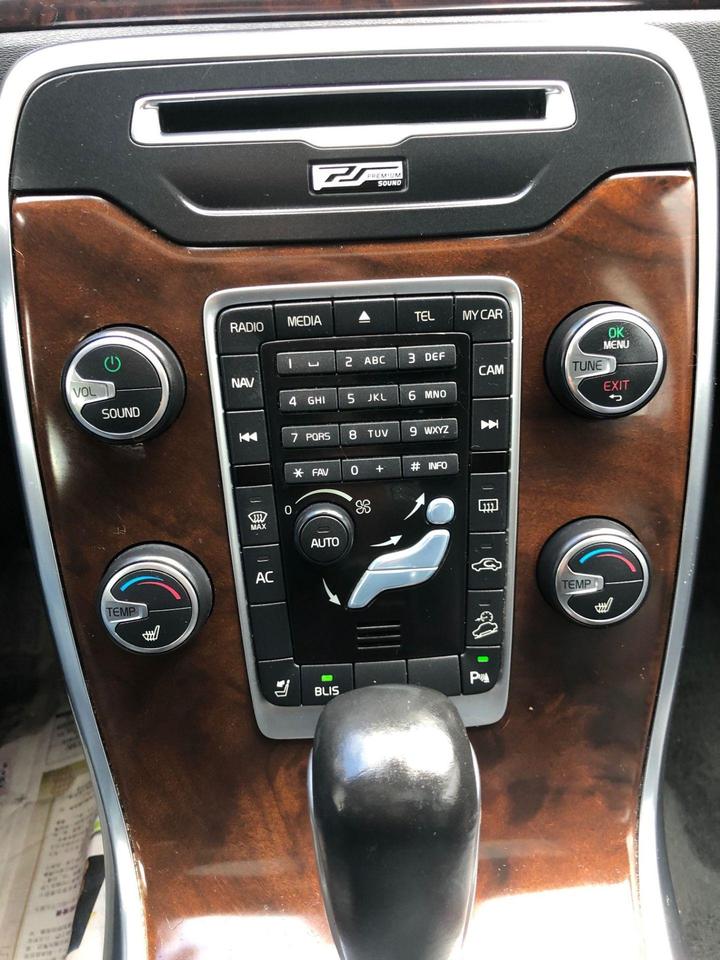 2012 Volvo XC70 T6 Platinum Photo
