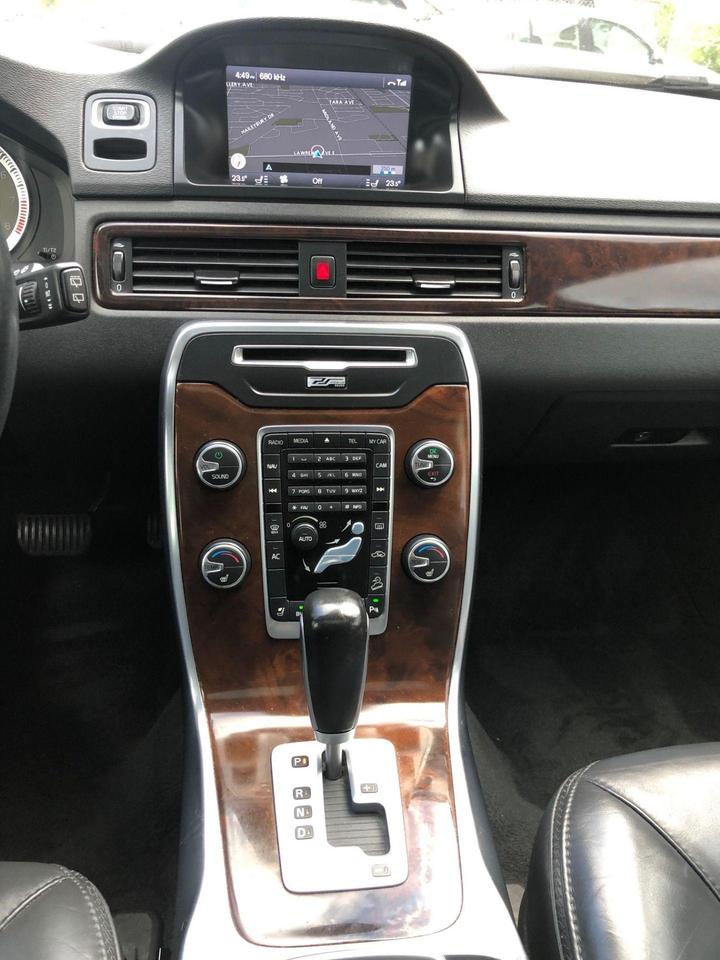 2012 Volvo XC70 T6 Platinum Photo