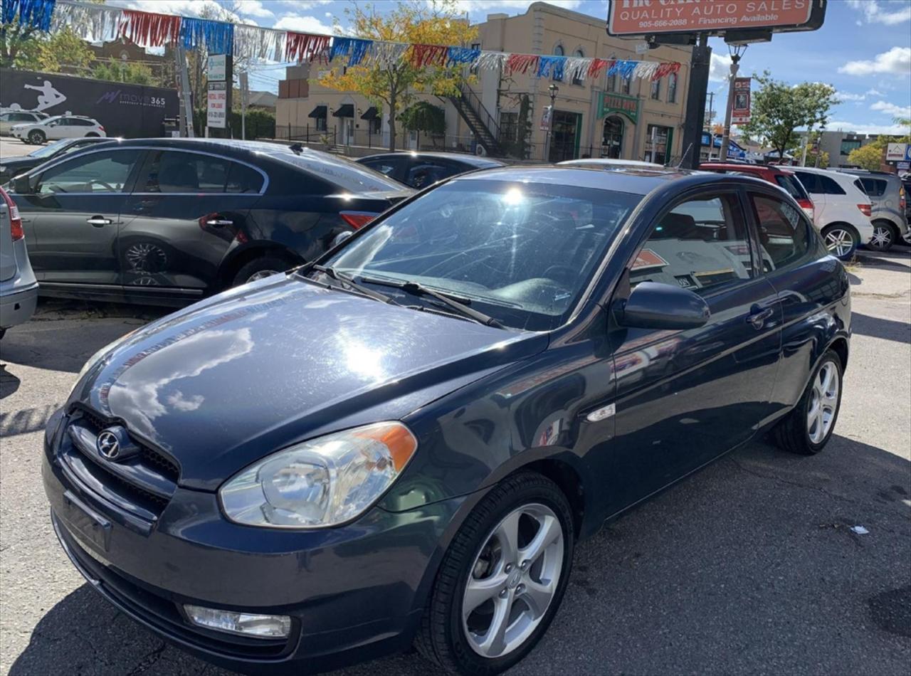 2009 Hyundai Accent SE Photo0
