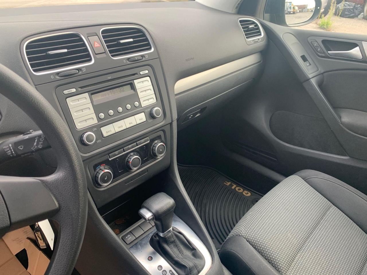 2010 Volkswagen Golf COMFORTLINE Photo