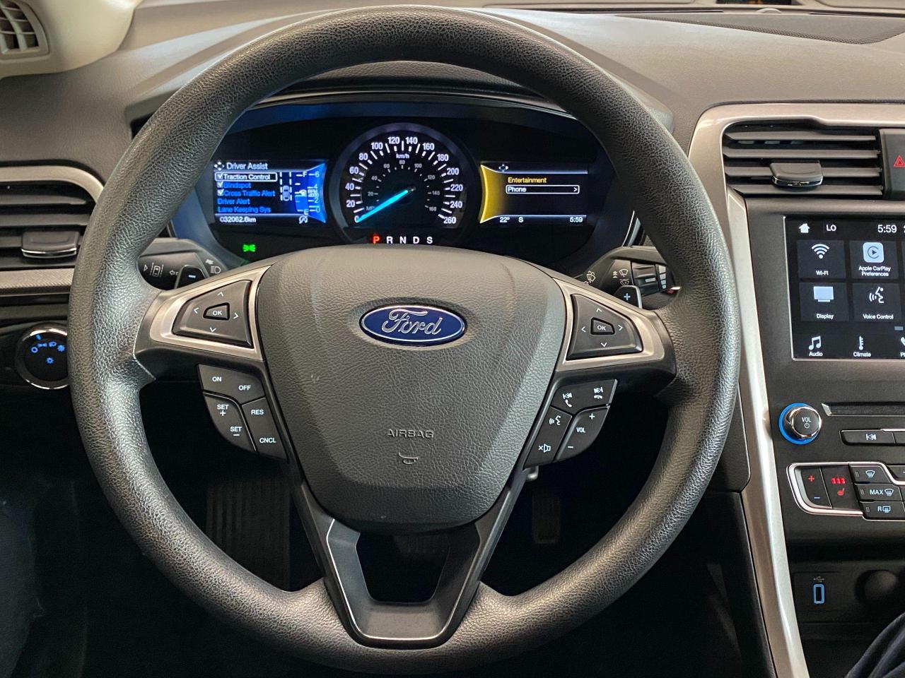 2018 Ford Fusion SE TECH+ApplePlay+BlindSpot+LaneKeep+ACCIDENT FREE - Photo #9