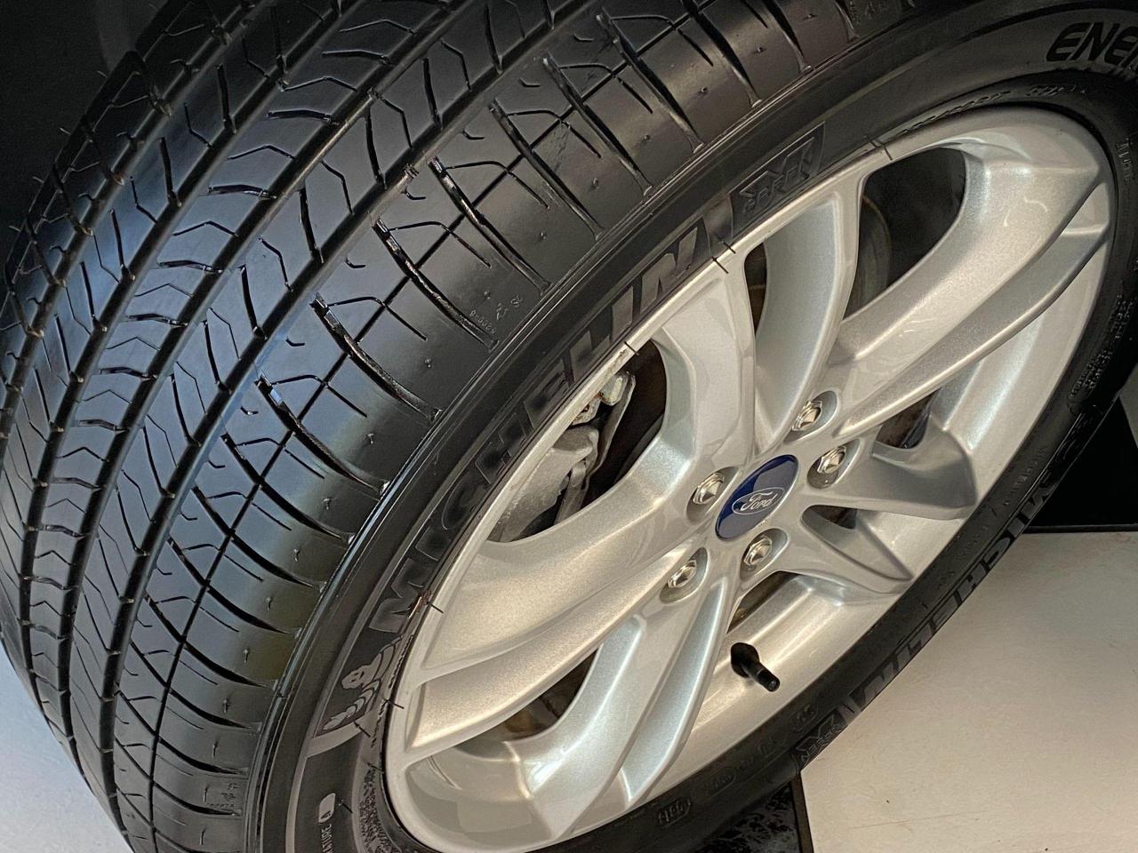 2018 Ford Fusion SE TECH+ApplePlay+BlindSpot+LaneKeep+ACCIDENT FREE - Photo #11