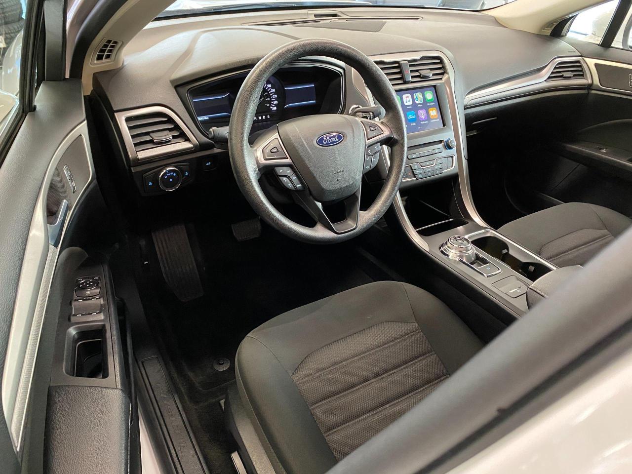 2018 Ford Fusion SE TECH+ApplePlay+BlindSpot+LaneKeep+ACCIDENT FREE - Photo #17