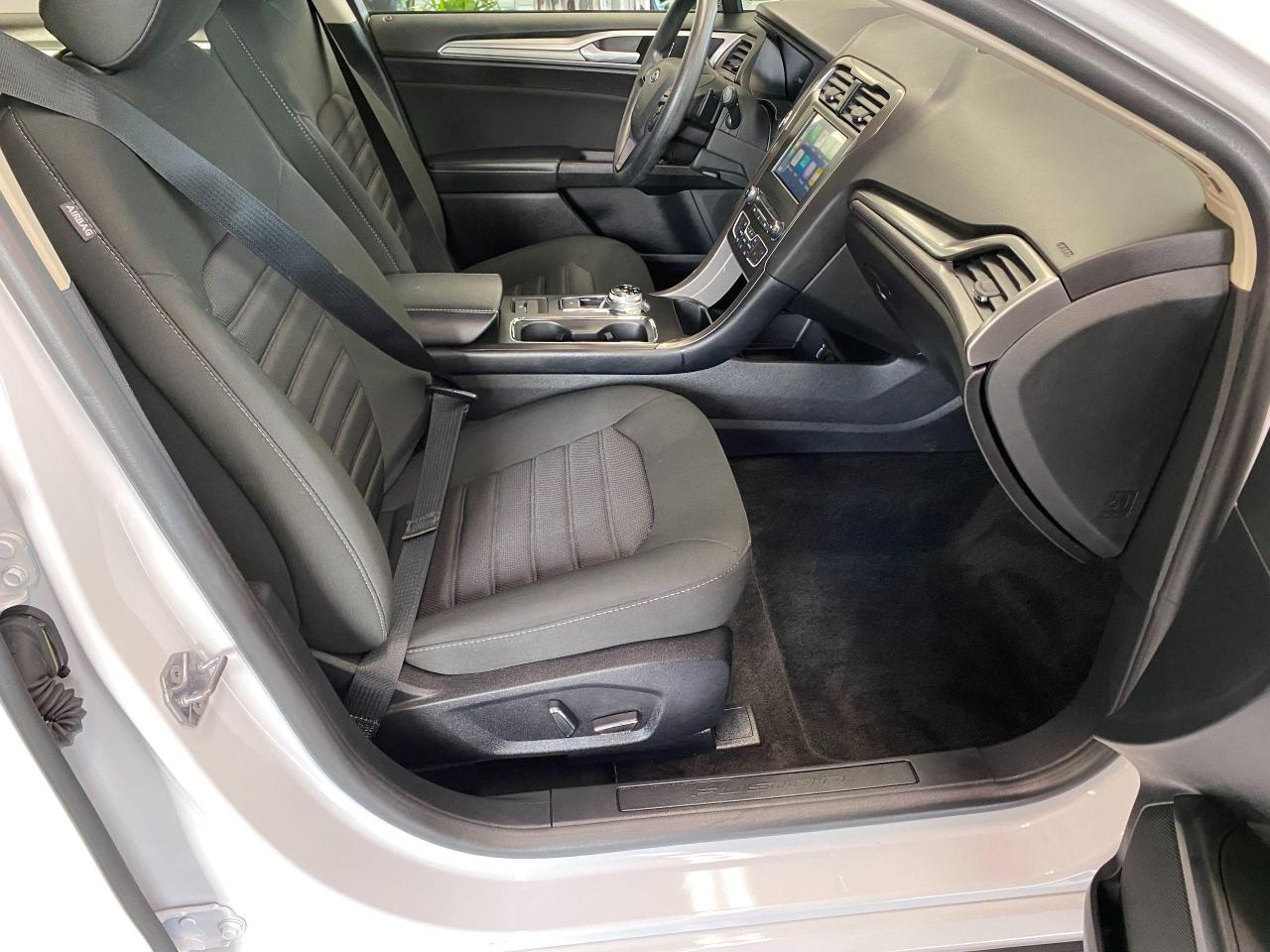 2018 Ford Fusion SE TECH+ApplePlay+BlindSpot+LaneKeep+ACCIDENT FREE - Photo #21