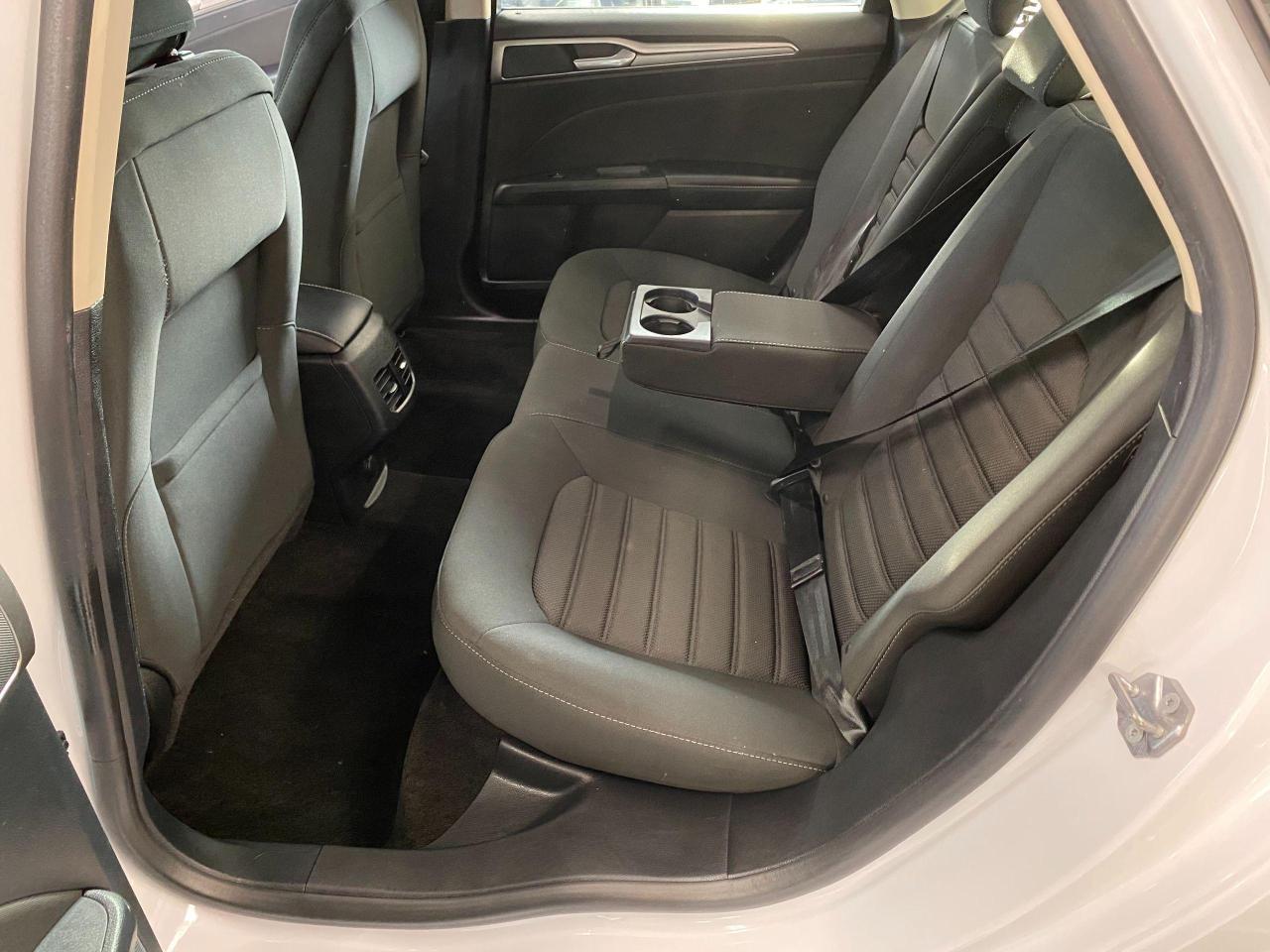 2018 Ford Fusion SE TECH+ApplePlay+BlindSpot+LaneKeep+ACCIDENT FREE - Photo #23