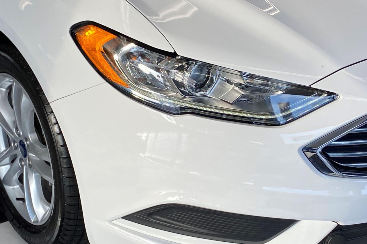 2018 Ford Fusion SE TECH+ApplePlay+BlindSpot+LaneKeep+ACCIDENT FREE - Photo #40