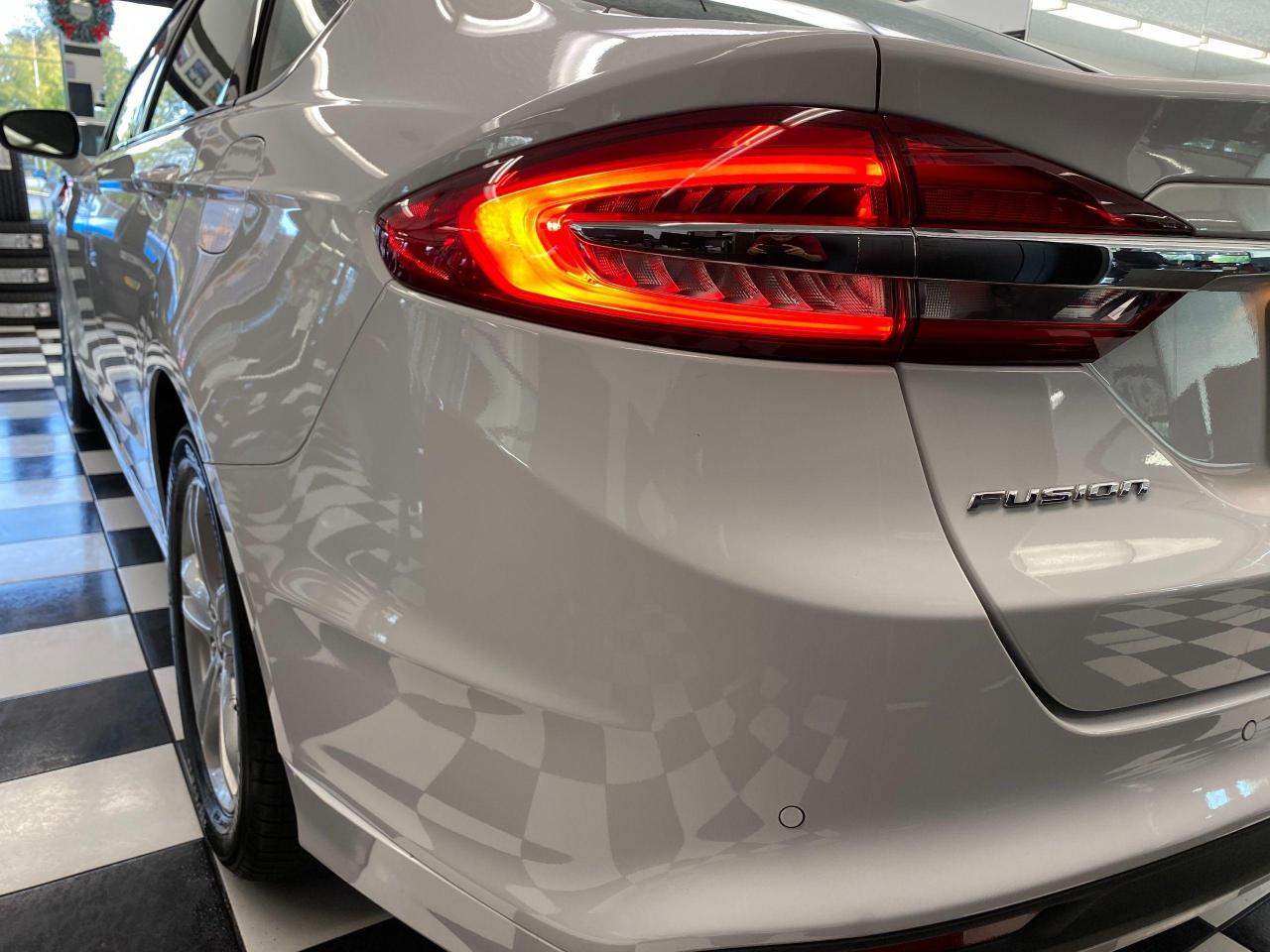 2018 Ford Fusion SE TECH+ApplePlay+BlindSpot+LaneKeep+ACCIDENT FREE - Photo #42