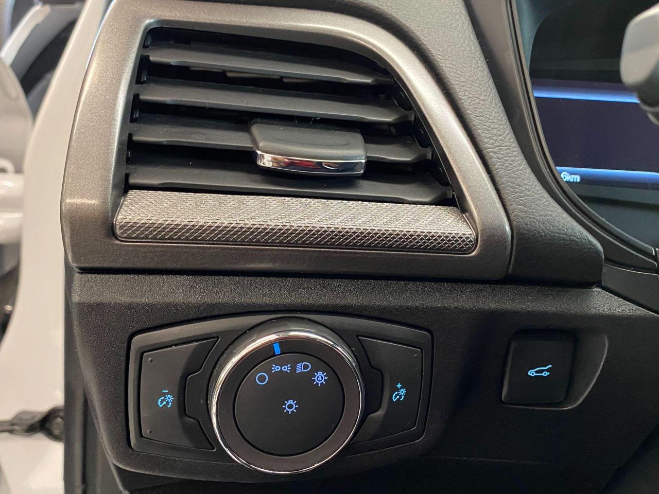 2018 Ford Fusion SE TECH+ApplePlay+BlindSpot+LaneKeep+ACCIDENT FREE - Photo #60