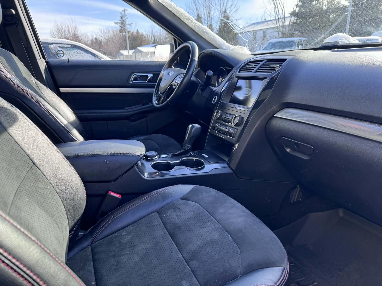 2019 Ford Explorer XLT Photo3