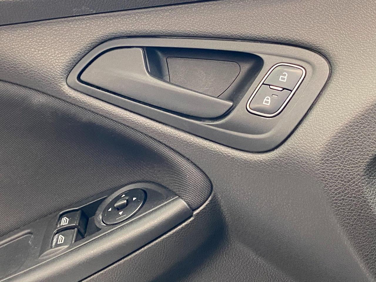 2016 Ford Focus S+Camera+Bluetooth+Cruise+ACCIDENT FREE - Photo #36