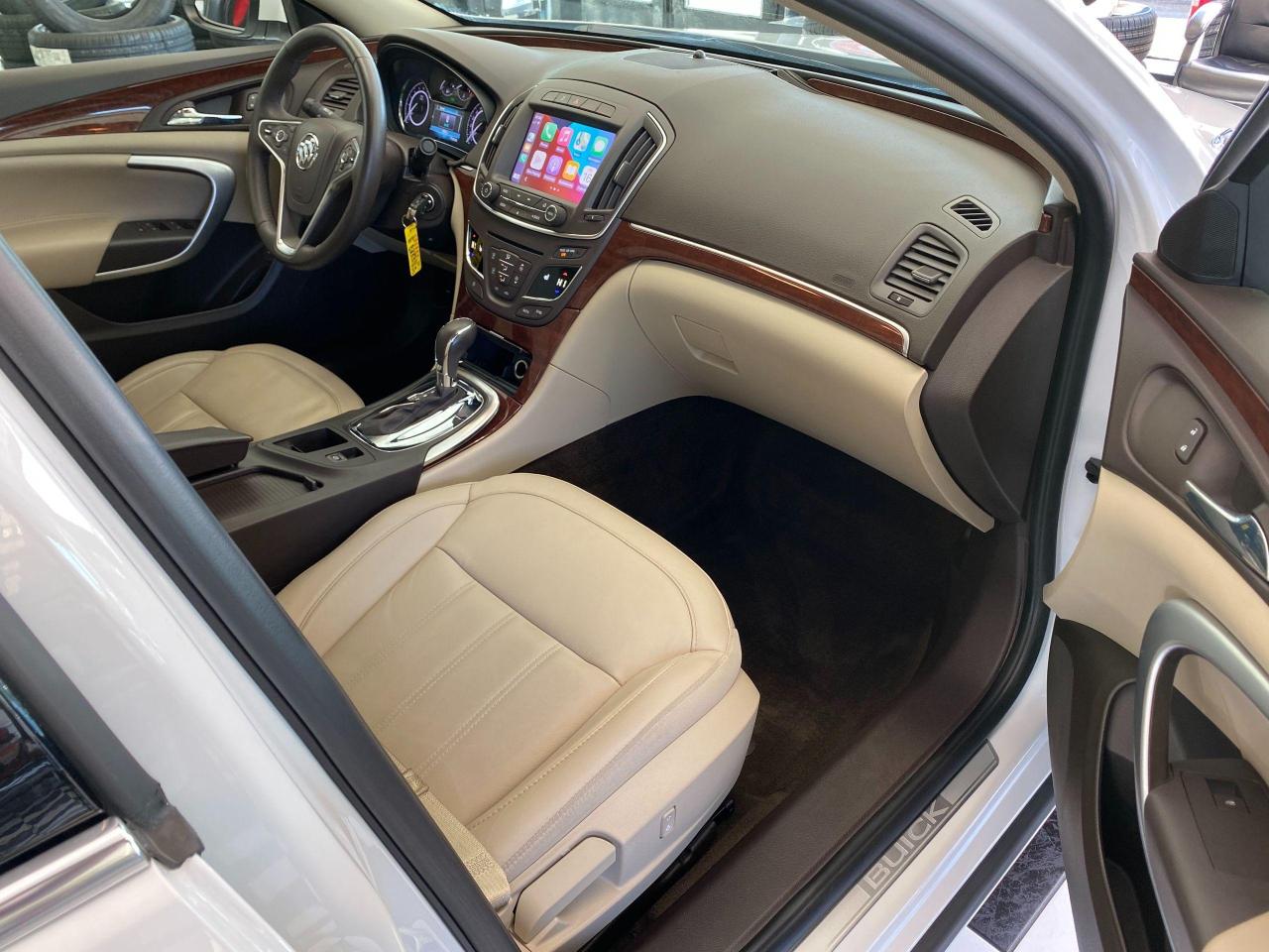 2017 Buick Regal Sport Touring+Apple Play+New Tires+ACCIDENT FREE - Photo #20