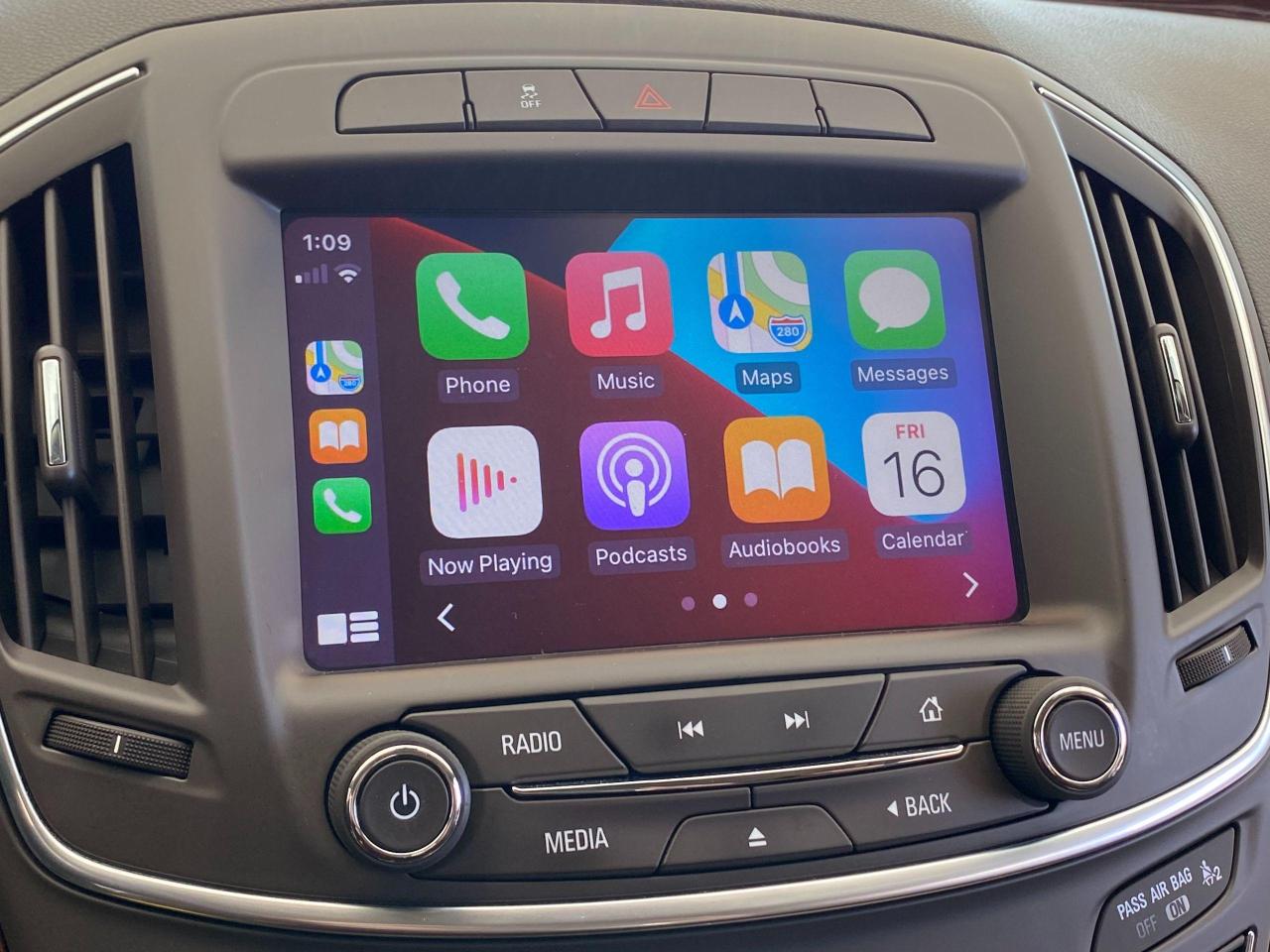 2017 Buick Regal Sport Touring+Apple Play+New Tires+ACCIDENT FREE - Photo #28