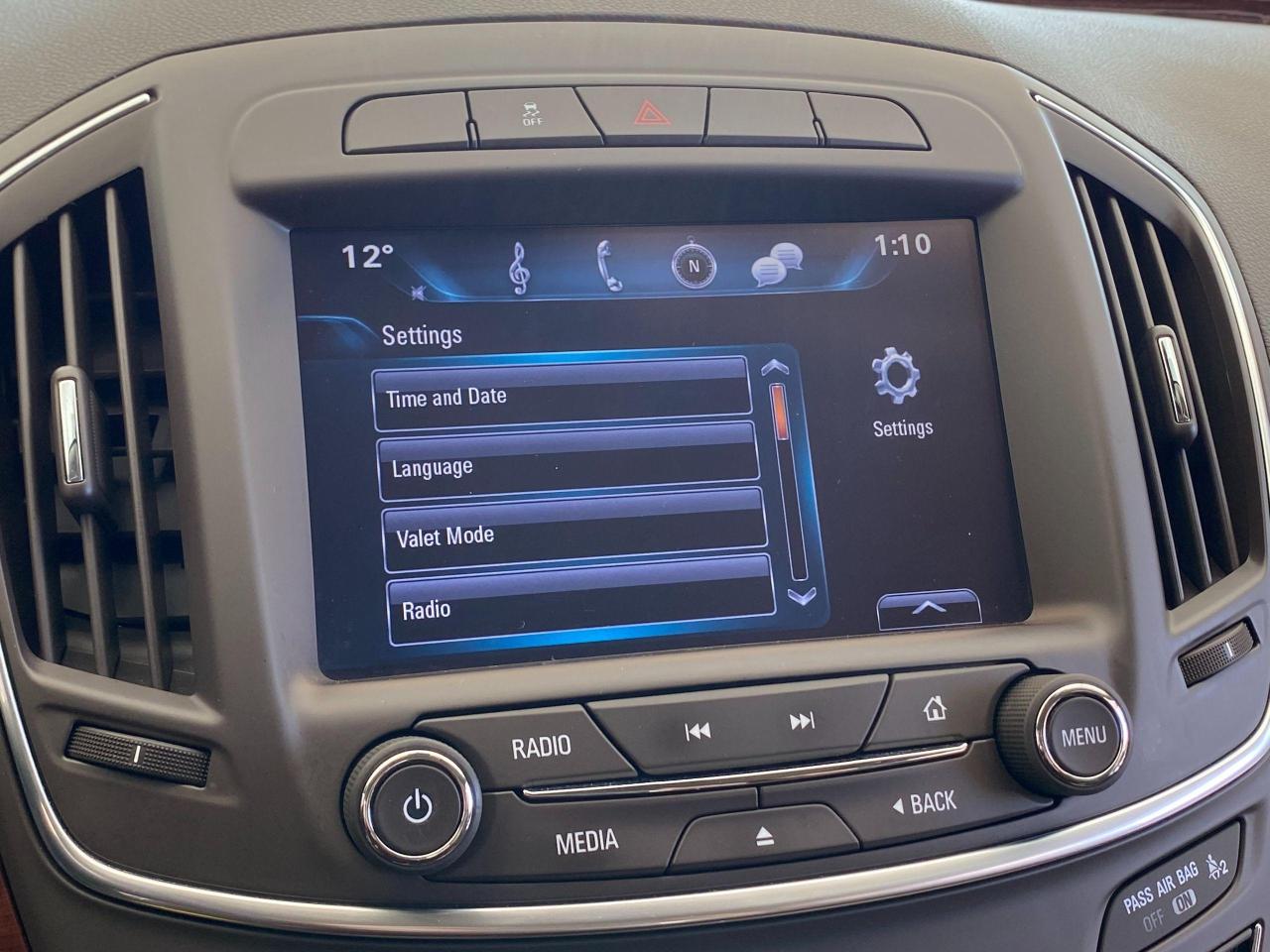 2017 Buick Regal Sport Touring+Apple Play+New Tires+ACCIDENT FREE - Photo #32
