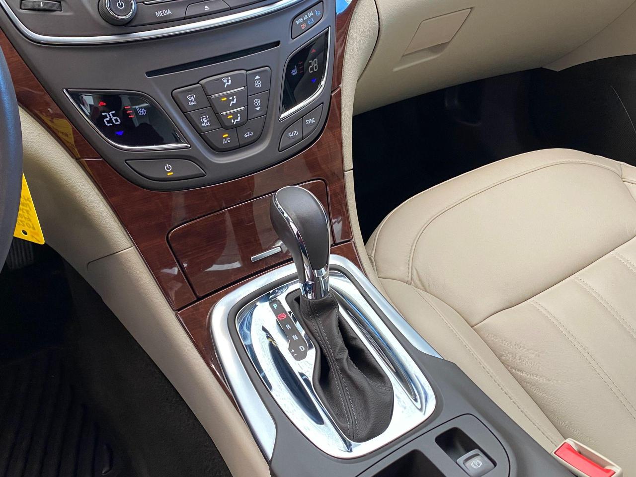 2017 Buick Regal Sport Touring+Apple Play+New Tires+ACCIDENT FREE - Photo #36