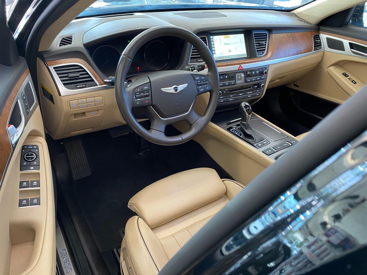 2015 Hyundai Genesis Technology+Adaptive Cruise+New Tires+ACCIDENT FREE - Photo #19
