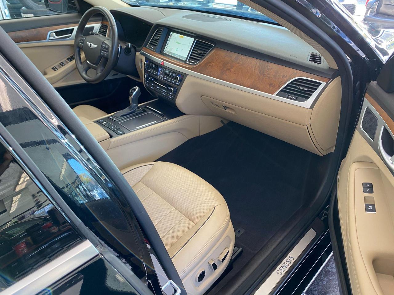 2015 Hyundai Genesis Technology+Adaptive Cruise+New Tires+ACCIDENT FREE Photo22