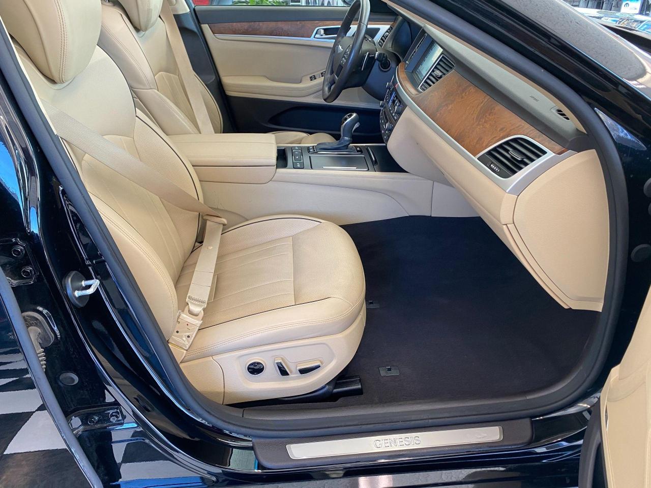 2015 Hyundai Genesis Technology+Adaptive Cruise+New Tires+ACCIDENT FREE - Photo #23