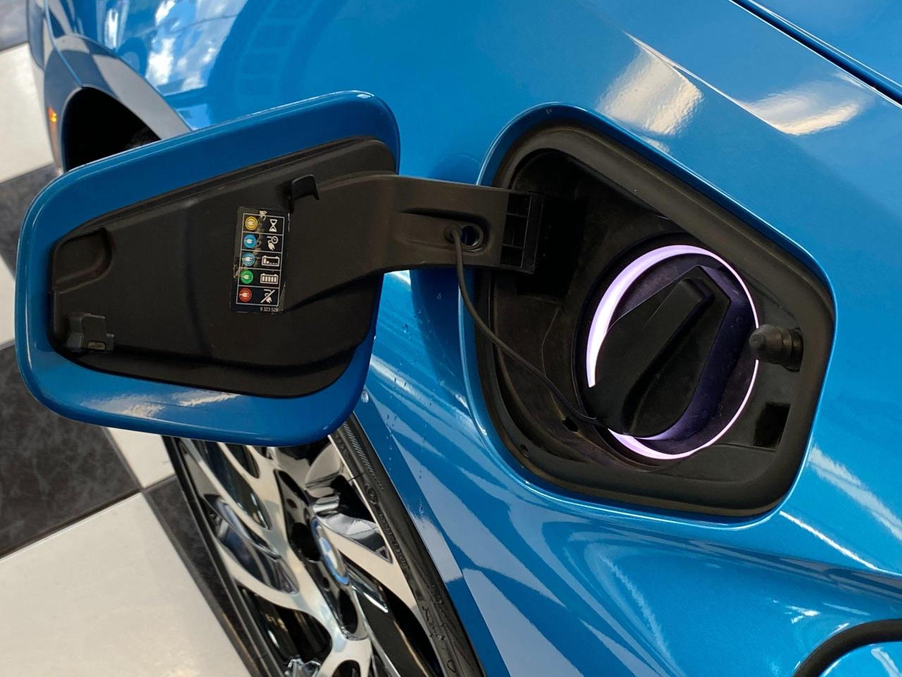 2016 BMW i8 TECH+360Camera+New Bridgestone Tires+ACCIDENT FREE - Photo #36