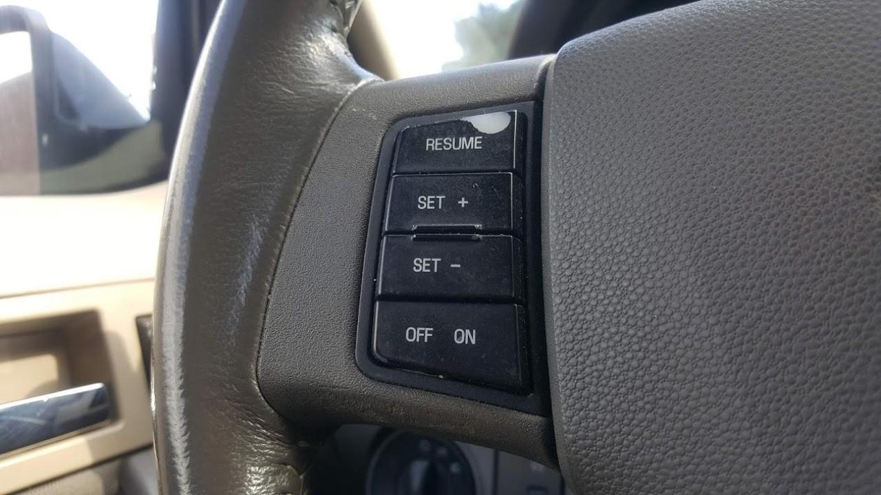 2010 Ford Focus SE Photo2