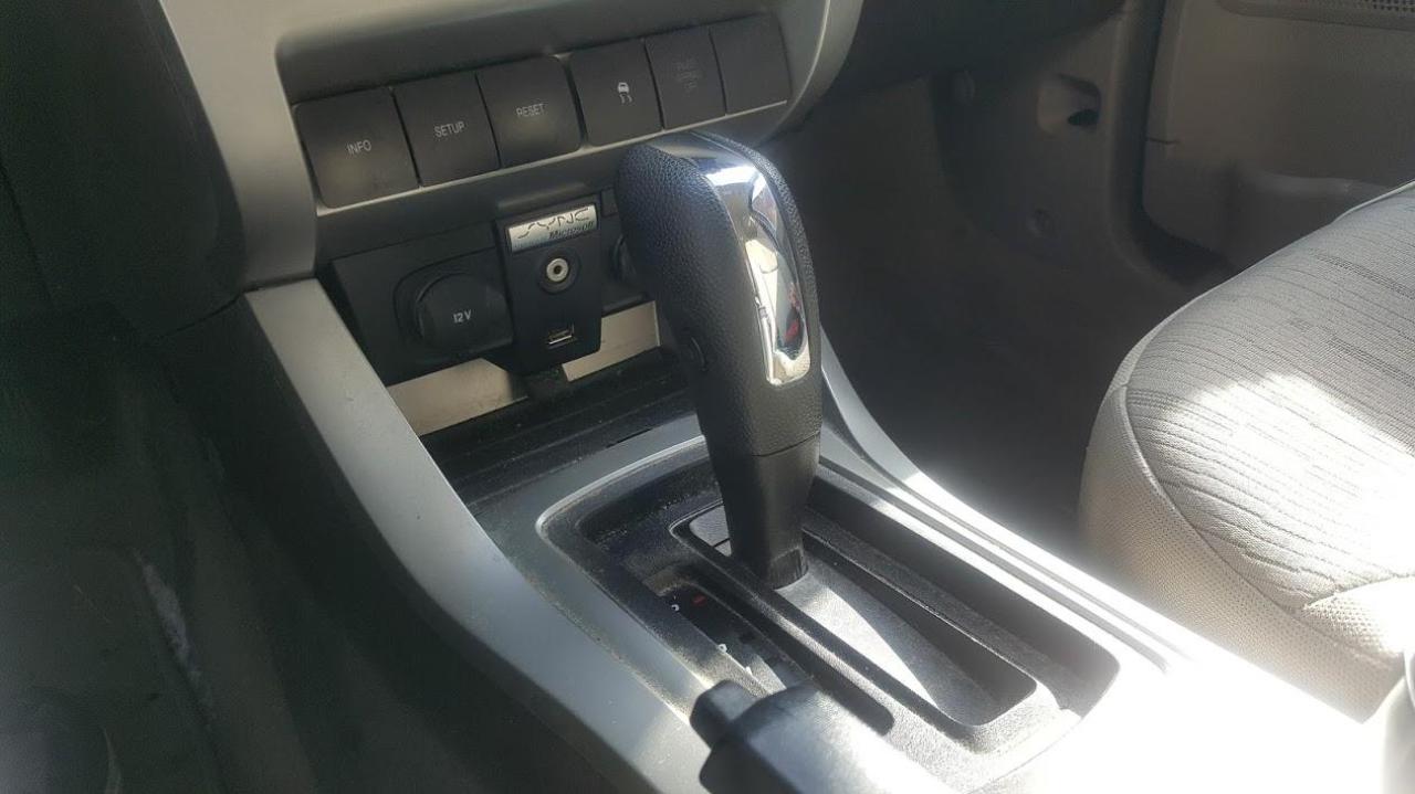 2010 Ford Focus SE Photo