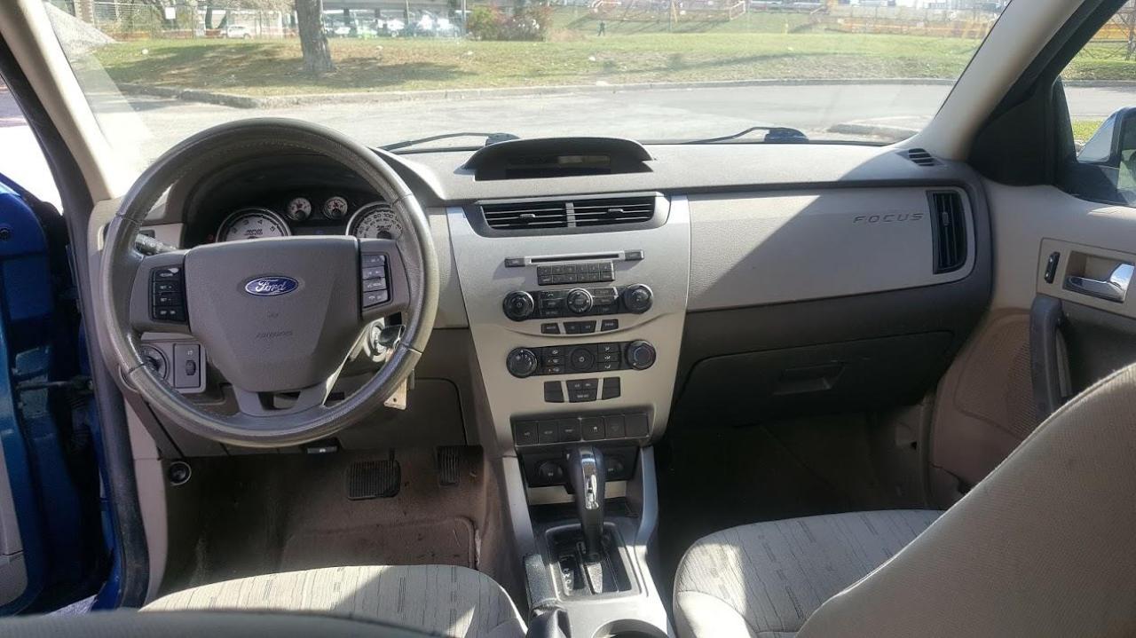 2010 Ford Focus SE Photo