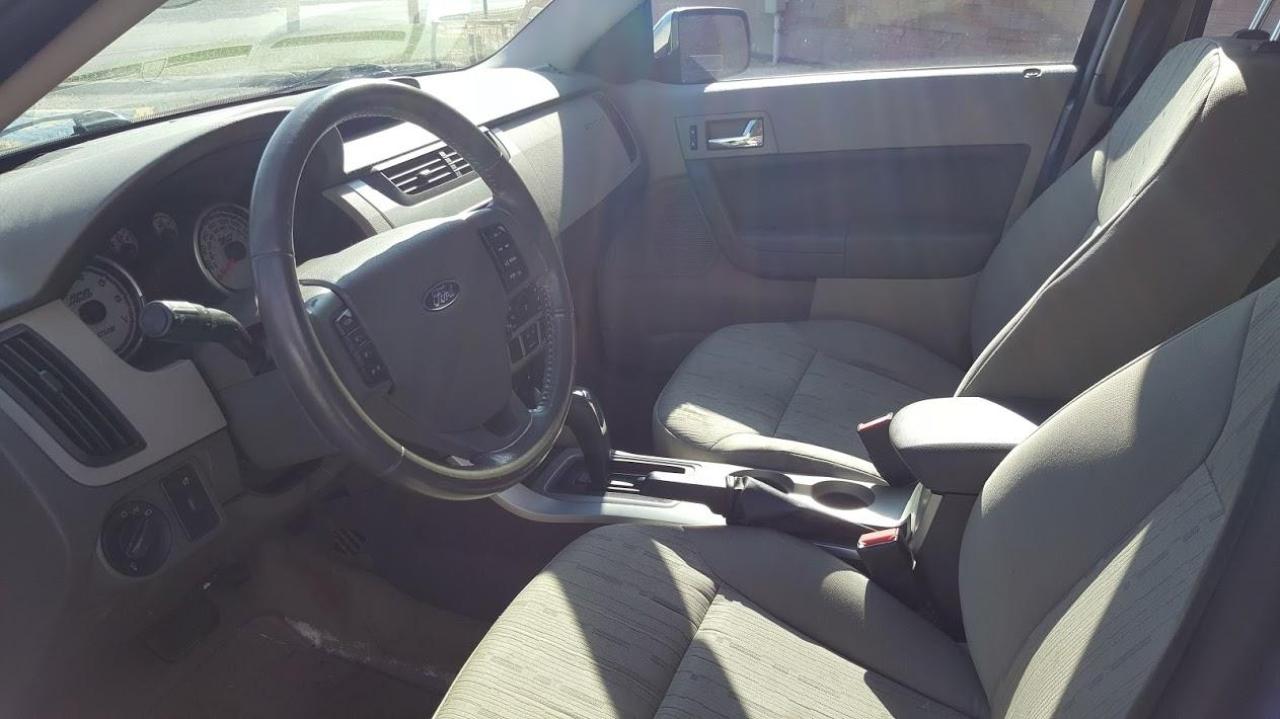 2010 Ford Focus SE Photo