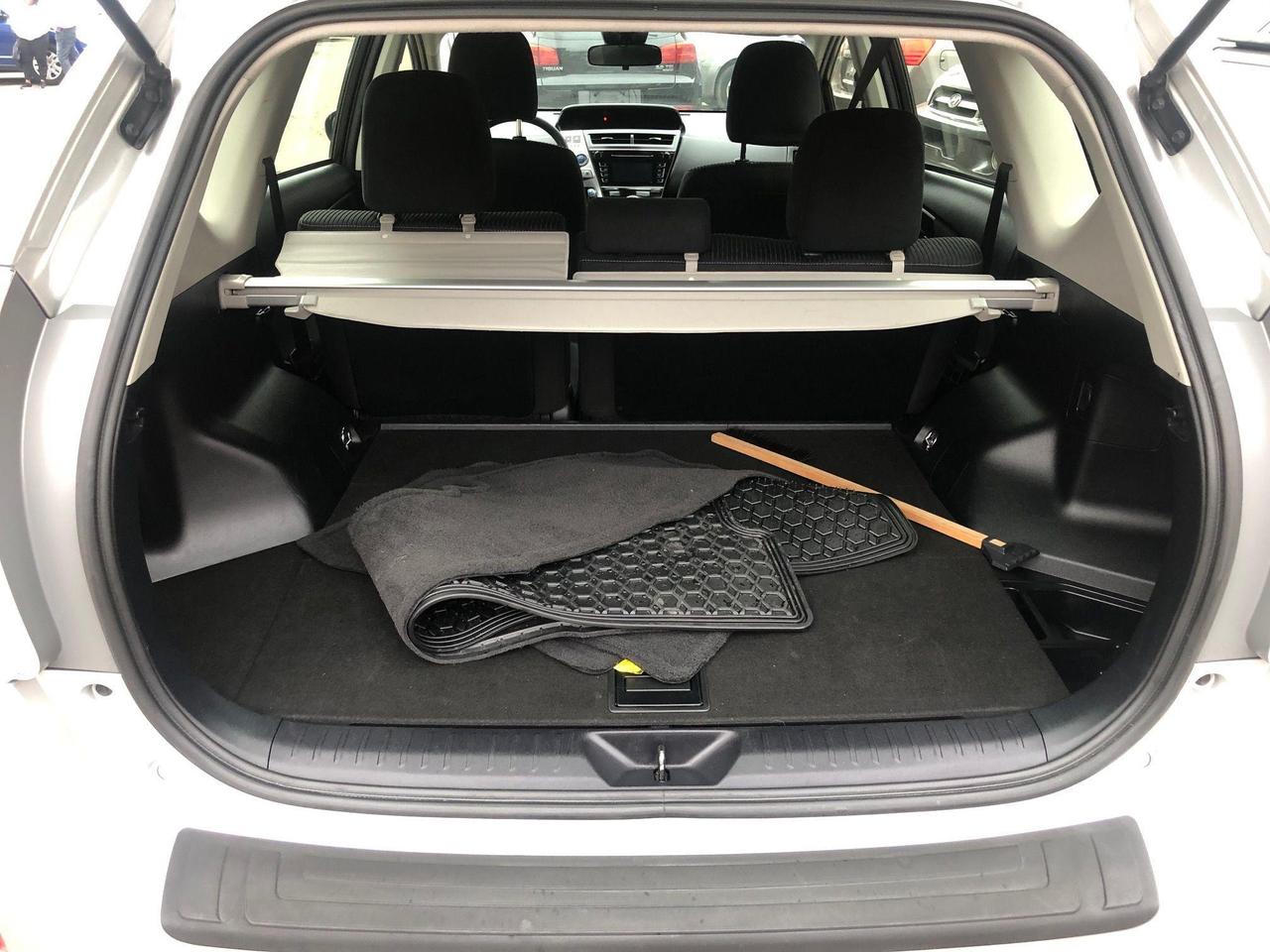 2018 Toyota Prius v HYBRID • No accidents! Photo