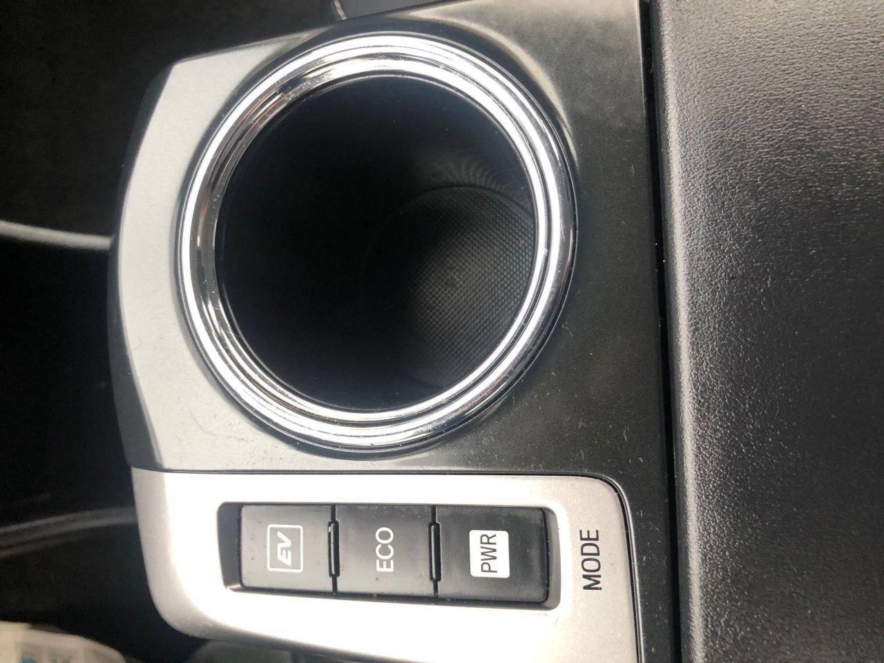 2018 Toyota Prius v HYBRID • No accidents! - Photo #21