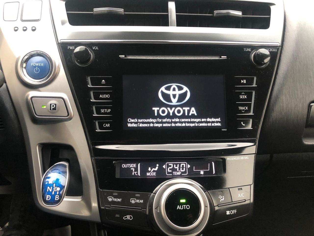 2018 Toyota Prius v HYBRID • No accidents! - Photo #22