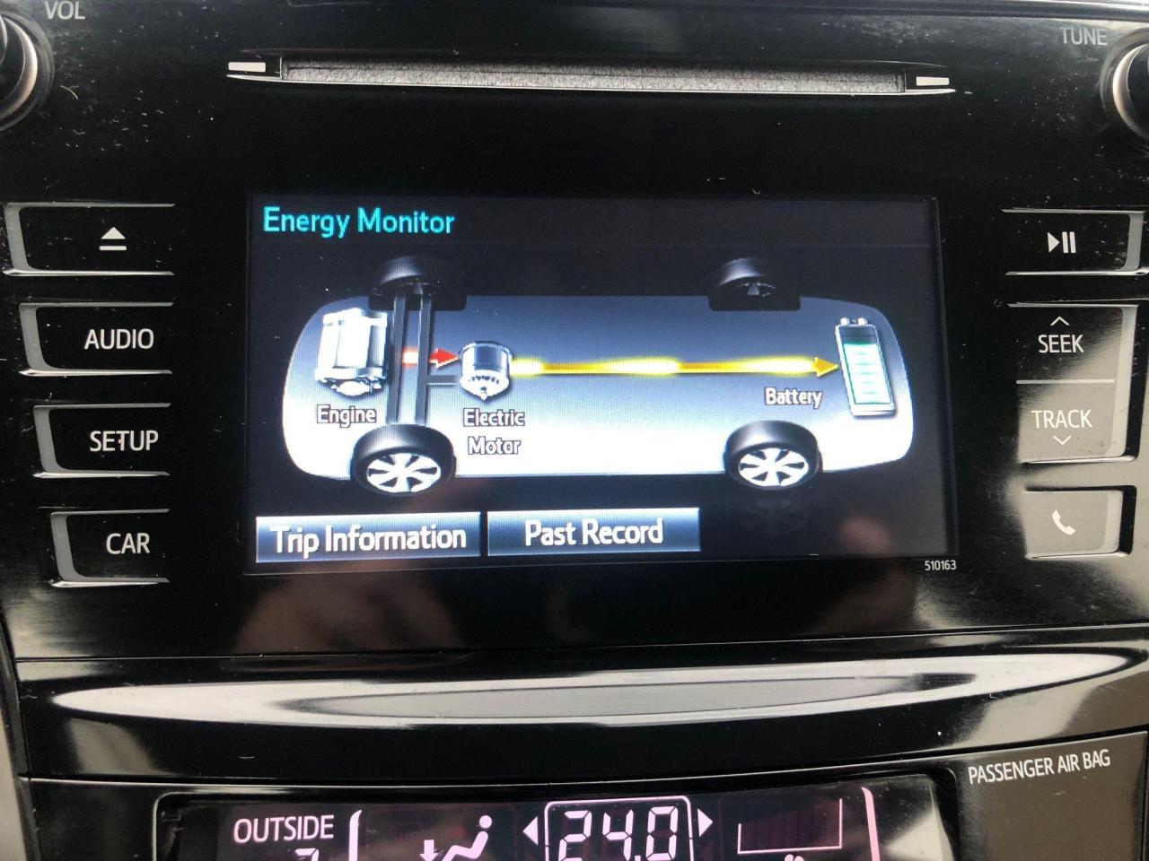 2018 Toyota Prius v HYBRID • No accidents! - Photo #23