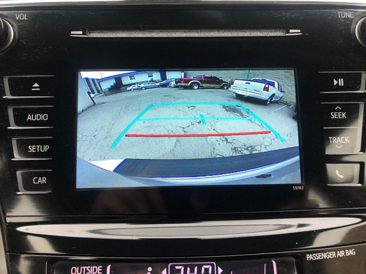 2018 Toyota Prius v HYBRID • No accidents! - Photo #24