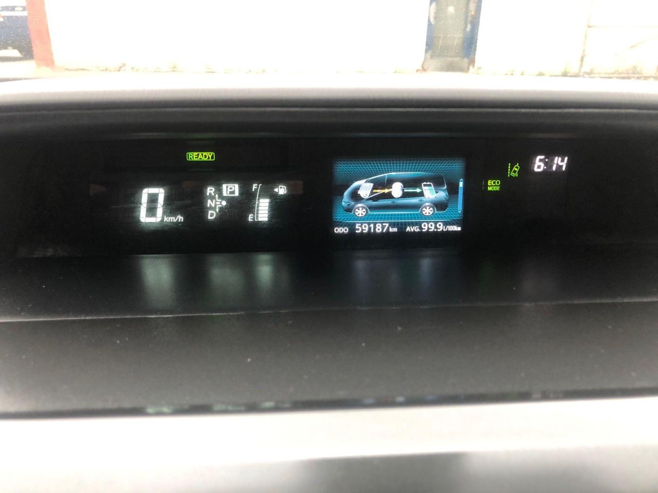 2018 Toyota Prius v HYBRID • No accidents! - Photo #25