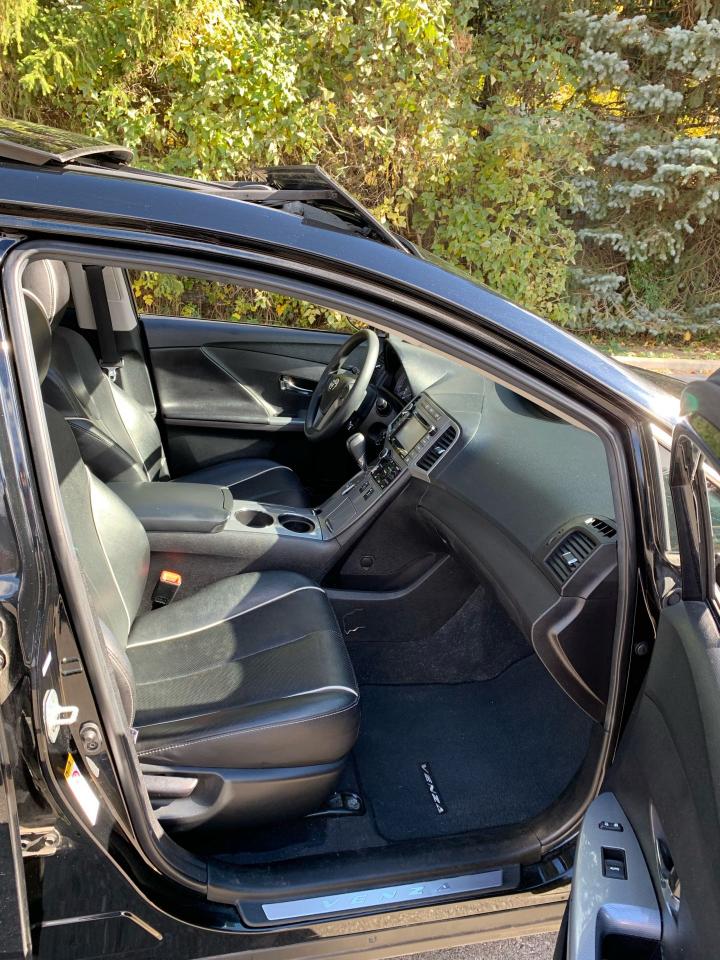 2016 Toyota Venza XLE-ALL WHEEL DRIVE V6 -1 OWNER! NO CLAIMS! - Photo #11