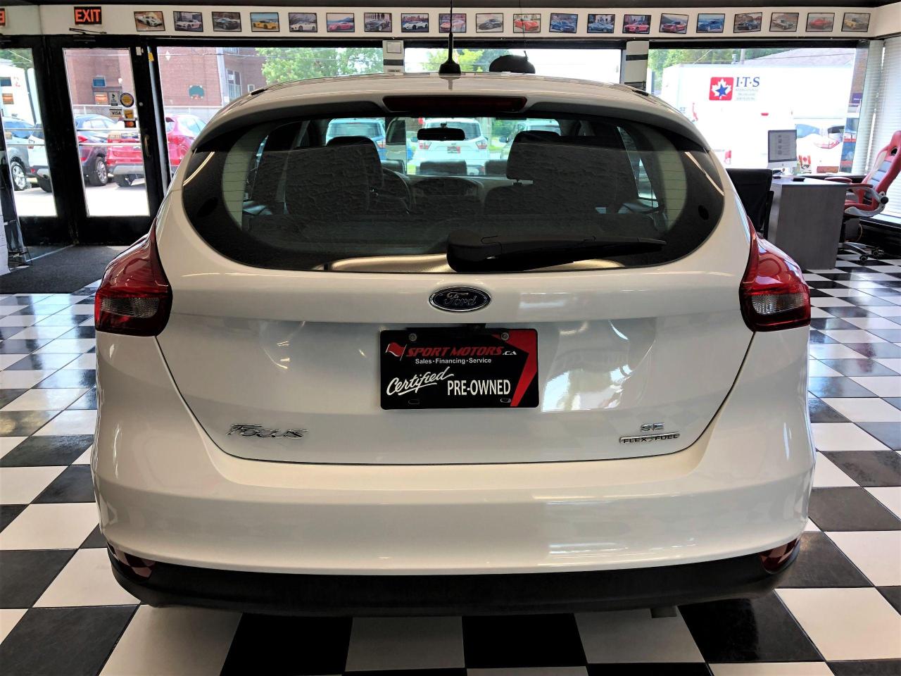 2016 Ford Focus SE+Camera+Heated Seats & Steering+AC+ACCIDENT FREE - Photo #3