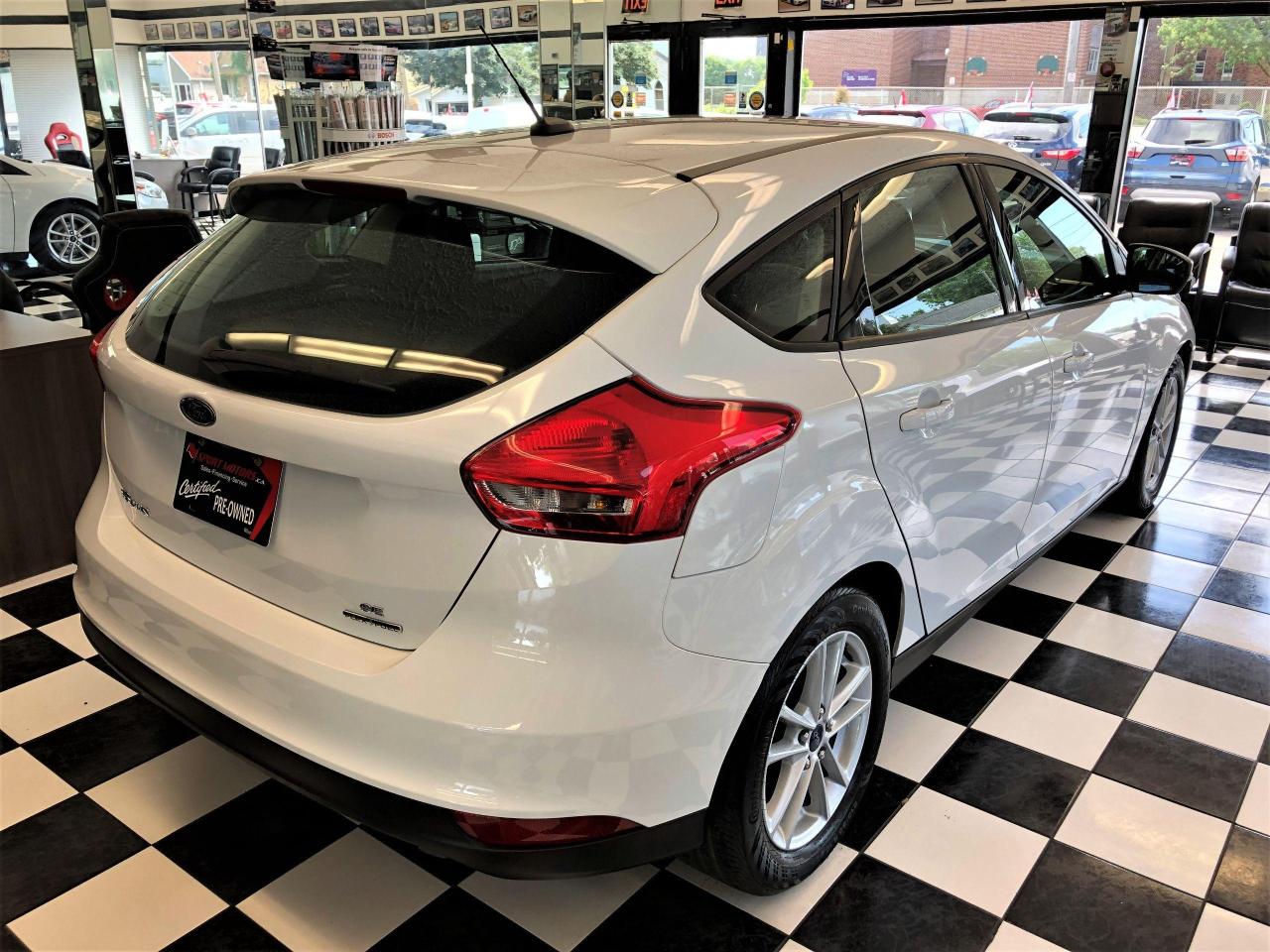 2016 Ford Focus SE+Camera+Heated Seats & Steering+AC+ACCIDENT FREE - Photo #4