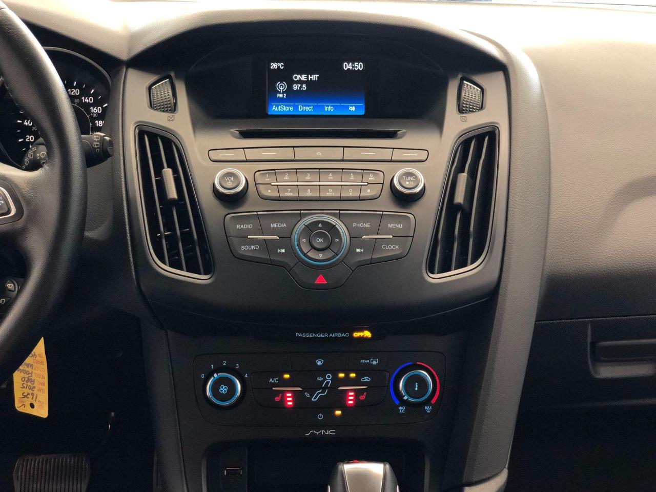 2016 Ford Focus SE+Camera+Heated Seats & Steering+AC+ACCIDENT FREE - Photo #10