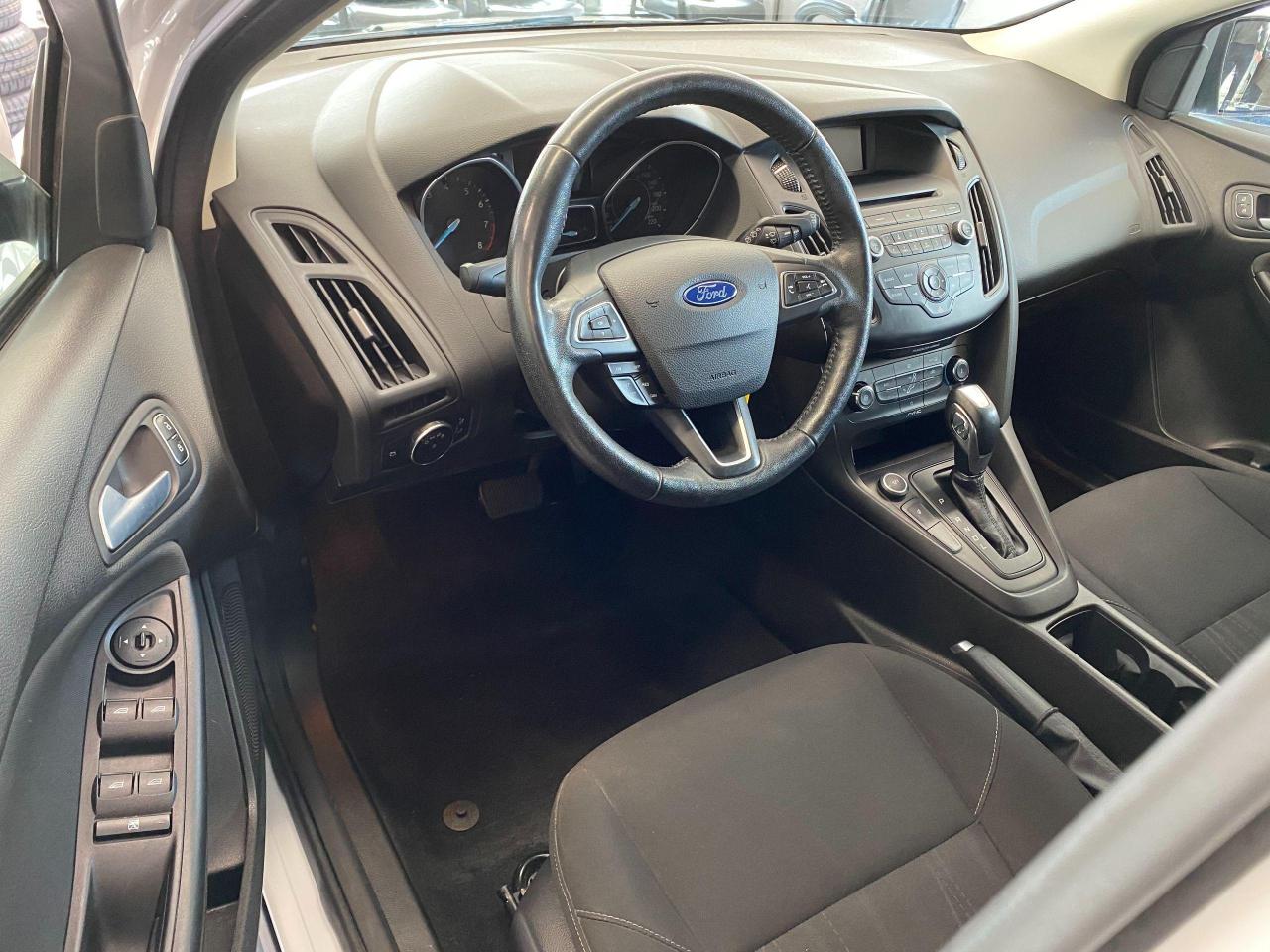 2016 Ford Focus SE+Camera+Heated Seats & Steering+AC+ACCIDENT FREE - Photo #16