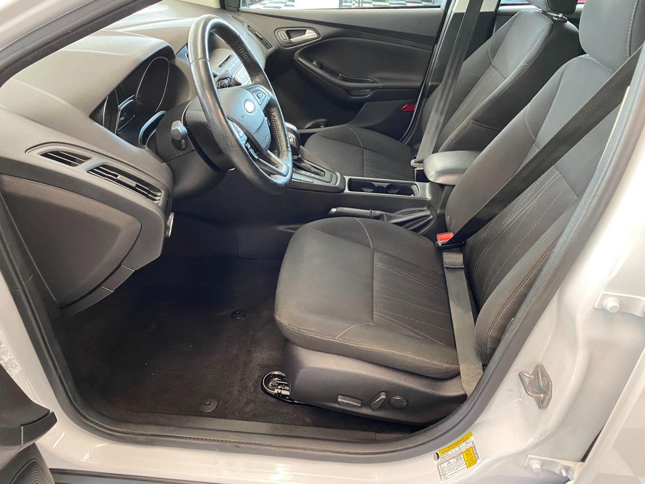 2016 Ford Focus SE+Camera+Heated Seats & Steering+AC+ACCIDENT FREE - Photo #17