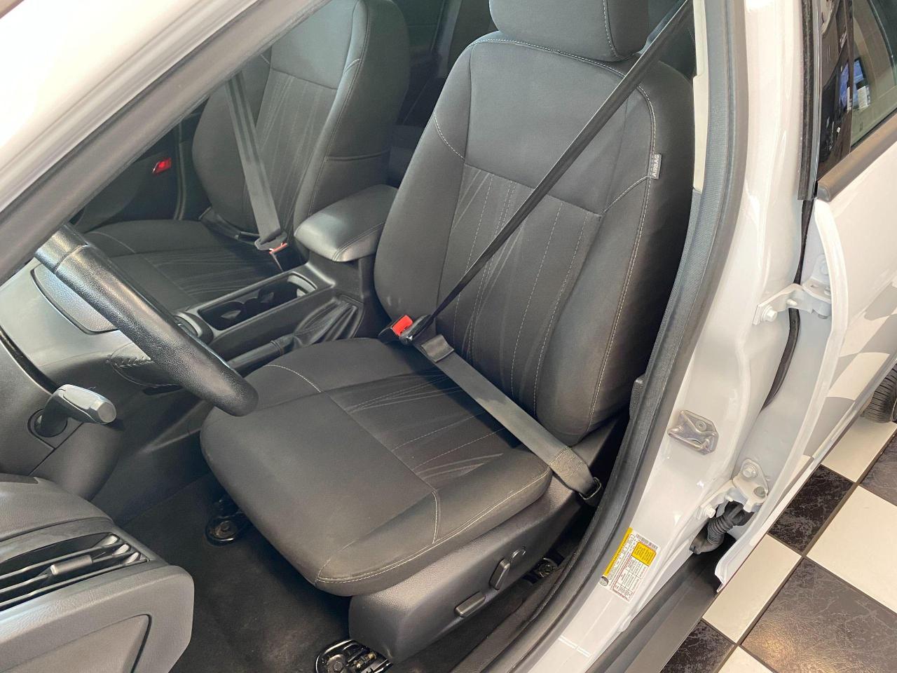 2016 Ford Focus SE+Camera+Heated Seats & Steering+AC+ACCIDENT FREE - Photo #18
