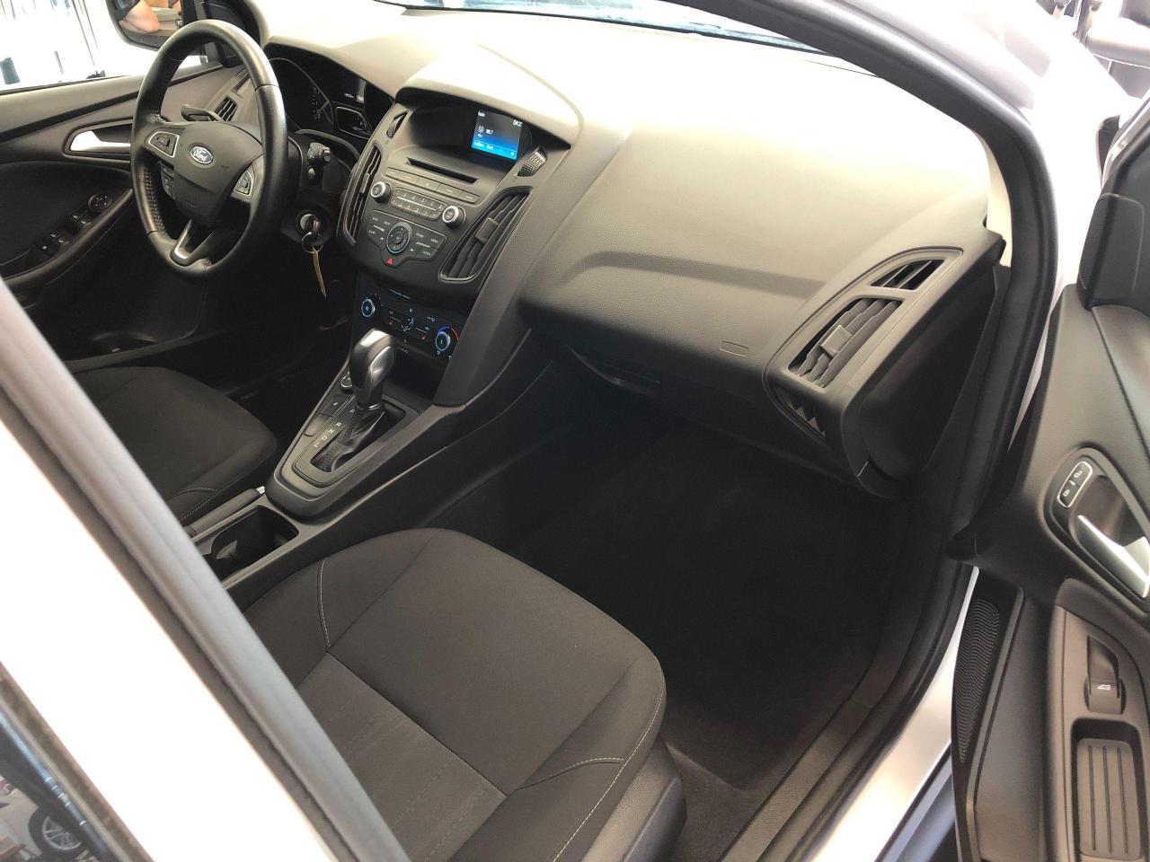 2016 Ford Focus SE+Camera+Heated Seats & Steering+AC+ACCIDENT FREE - Photo #19