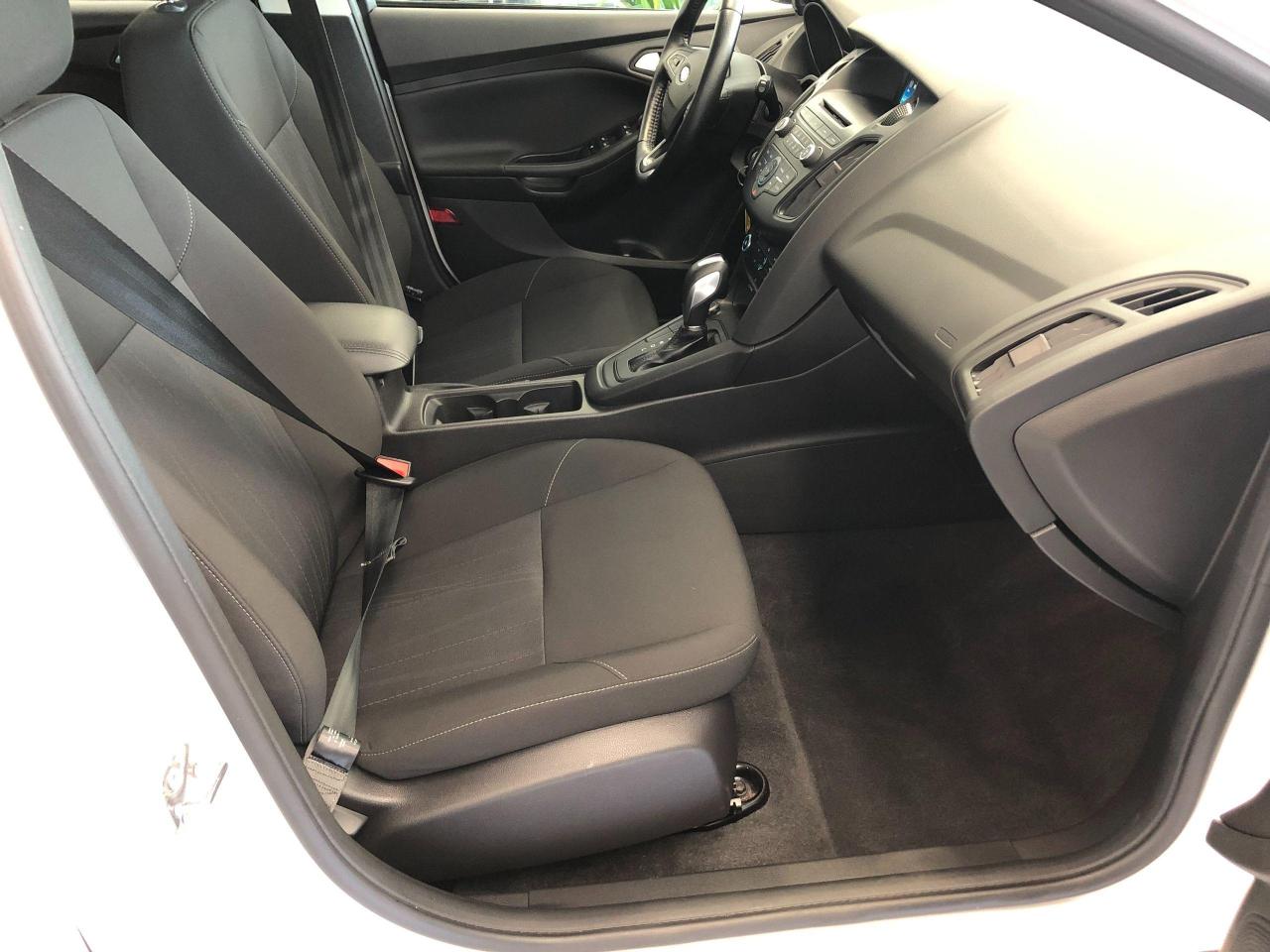 2016 Ford Focus SE+Camera+Heated Seats & Steering+AC+ACCIDENT FREE - Photo #20