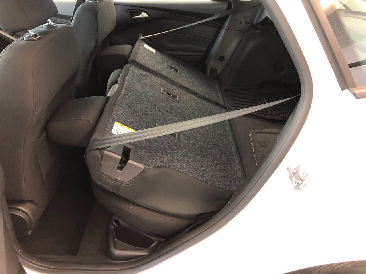 2016 Ford Focus SE+Camera+Heated Seats & Steering+AC+ACCIDENT FREE - Photo #24