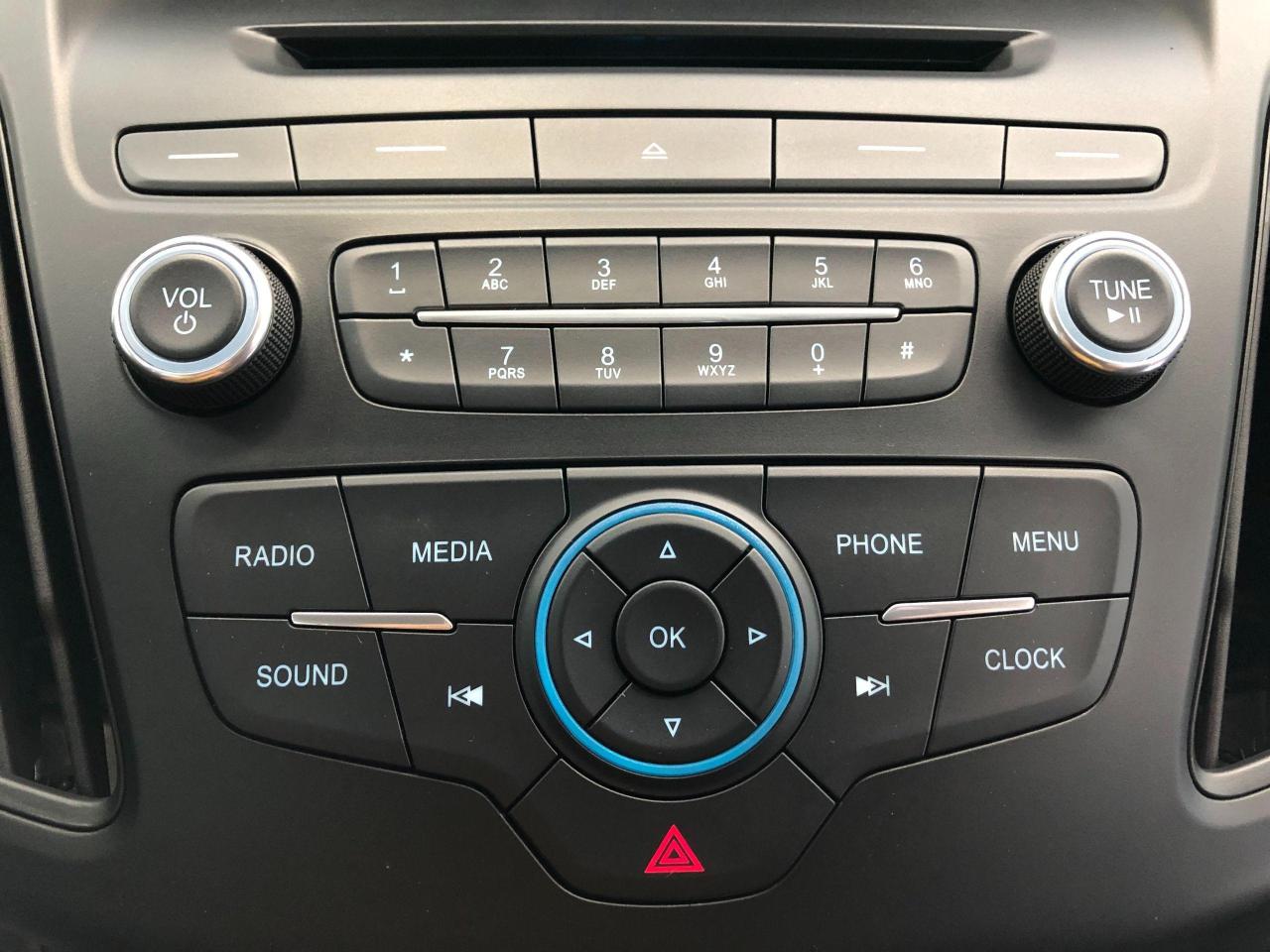 2016 Ford Focus SE+Camera+Heated Seats & Steering+AC+ACCIDENT FREE - Photo #30