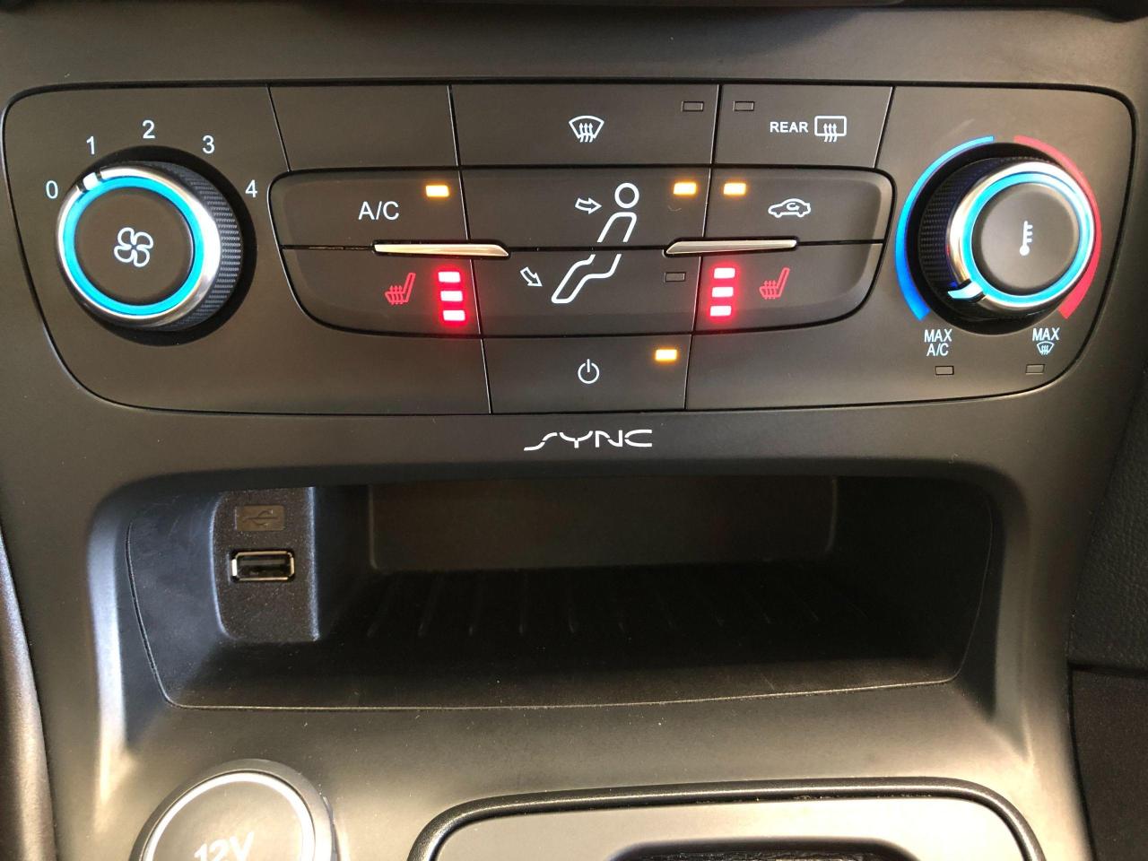 2016 Ford Focus SE+Camera+Heated Seats & Steering+AC+ACCIDENT FREE - Photo #31