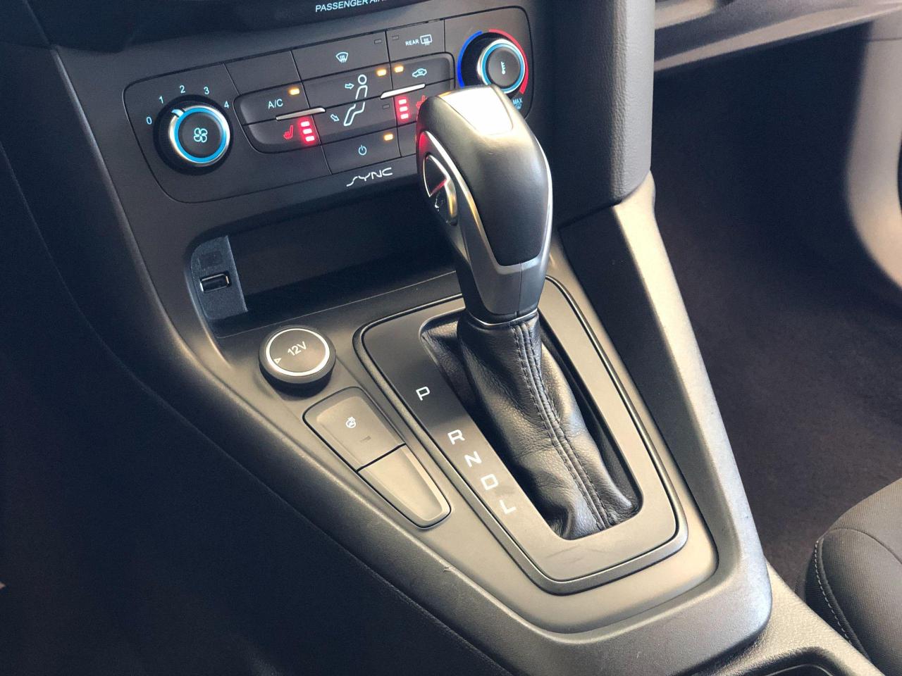2016 Ford Focus SE+Camera+Heated Seats & Steering+AC+ACCIDENT FREE - Photo #32