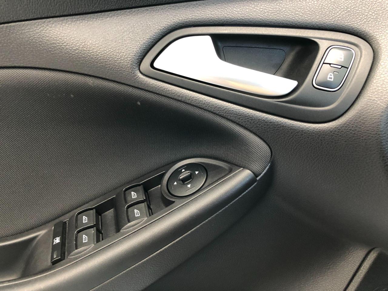 2016 Ford Focus SE+Camera+Heated Seats & Steering+AC+ACCIDENT FREE - Photo #36